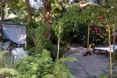 Image de Maison à 50m. de la mer, jusqu’à 9p / 1200m2 de jardin. / Piscine / Climatisation / Rue asphaltée.