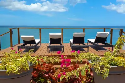 Image de Belle et élégante 5 Cac Ocean Front maison avec accès direct à l'océan