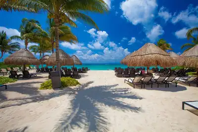 Image de Penthouse en front de mer récemment rénové de 2 étages, club de plage privé de 2 pâtés de maisons au 5e