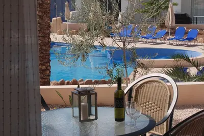 Paisible rez-de-chaussée piscine appartement à Anarita près de Paphos