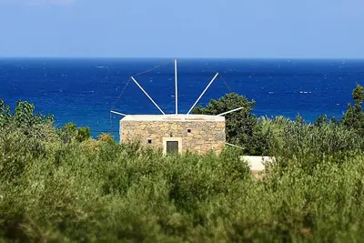 Image de Authentique crétoise moulin à vent en pierre