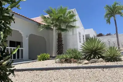 Image de Grande villa tropicale 6/7 personnes avec grande piscine privée à Jan Thiel