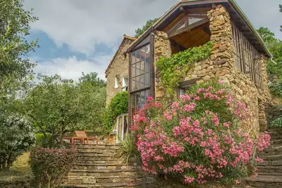 Ancienne maison de berger en pierre, rénovée mais rustique, vues exceptionnelles