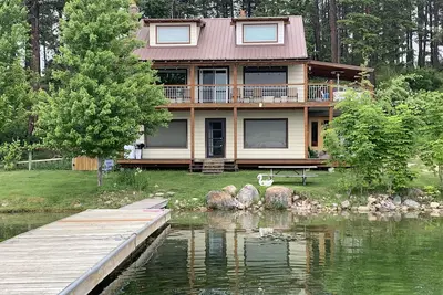Image de Maison de 3 chambres sur le lac Waitts avec 150 pieds de lac