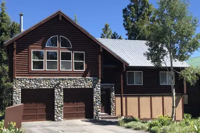 Image de 3 chambres, 2 salles de bains Chalet- distance de marche de Tahoe Donner Ski Hill
