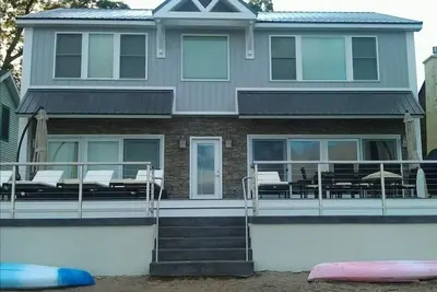 Image de Brand New 5 Chambre Lux Sylvan Beach House W plage privée et Wifi gratuit