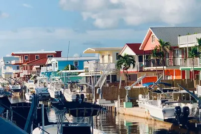 Image de 3/2 minutes avant du canal pour ouvrir l'océan