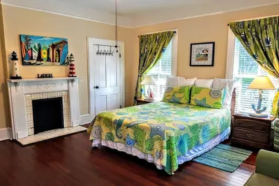 Image de 2 ch 1ba Appartement dans la maison de style colonial (Triplex) construit en 1928