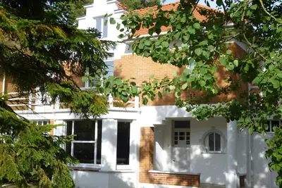 Image de Villa de charme dans secteur boisé avec grand jardin à 1 km de la mer