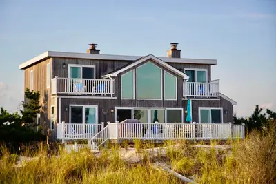 Image de Oceanfront Home, vues de chaque chambre, levers et couchers de soleil spectaculaires