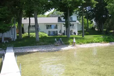 Image de Grande maison au bord du lac sur le lac Burt Chasse pĂŞche pĂŞche au golf