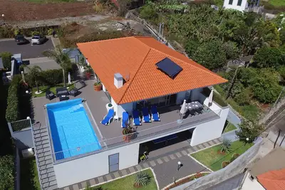 Image de 5 Star Rainbow \"Blue Villa\" Piscine chauffée, Sauna, Jacuzzi, Air cond,