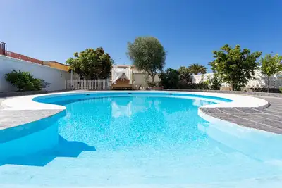 Image de Bungalow Palm Mar with pool and garden