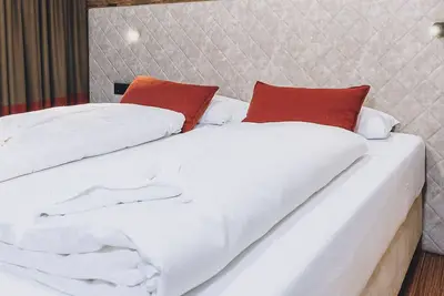 Image de Alpine City Living - Top 32, City center & balcony