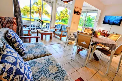 Image de Le Mabouya Marin, duplex with large terrace facing the lagoon, beach 50 m away