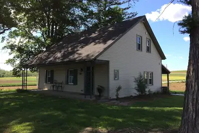 Image de Maison De 1700 COMPLÈTEMENT RÉTABLIE ENTOURÉE Par Farmland