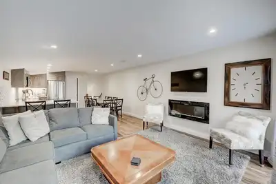 Image de Nouvelle maison de ville de Canmore! Vues à couper le souffle et promenade jusqu'au centre-ville