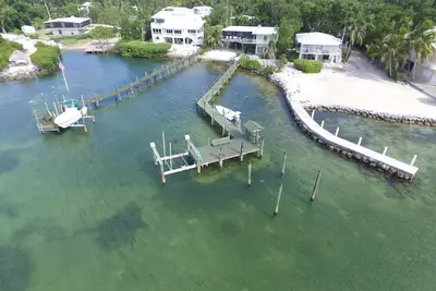 Image de Home Front Bay avec des vues magnifiques