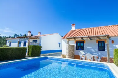 Image de Villa jaune Digne, piscine, barbecue