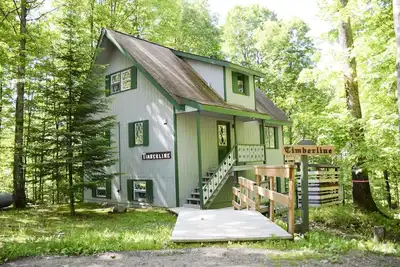 Image de Chalet pittoresque, propre et spacieux avec une vue imprenable sur Ski Brule et un bain à remous