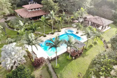 Quinta El Poblado Luxury Home près de Jaco Beach