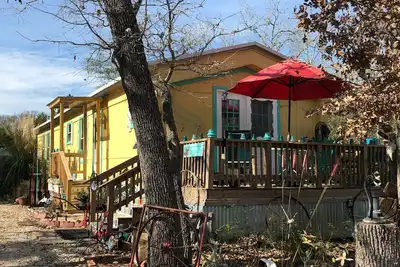 Image de Blanc De Coyote Whimsical Bnb!