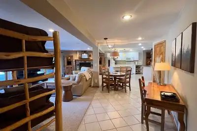 Image de Log Bear Den près de Sju, Csb & Wobegon Trail. Relaxant. Romantique. Raffiné. Rustique.