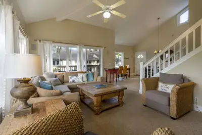 Image de 5 ÉTOILES! ! Spacieux, A / C, w / piscine, spa, à 5 minutes à pied de la plage! Familles / Couples