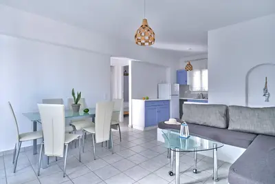 Image de Maison Ifestos avec vue mer, à 50m de la plage de sable de Logaras
