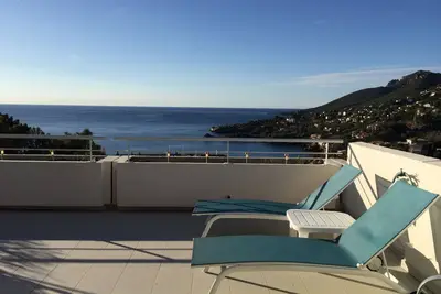 Image de Maisonette près de Theoule-Sur-Mer avec de jolies vues sur la mer
