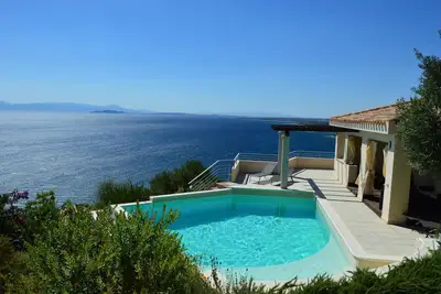 Image de Vue imprenable sur la mer, emplacement idyllique, piscine privée, intimité.