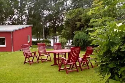 Image de Cottage directement sur le lac avec bateau à 6 pers. , Nombreux champignons, zone de pêche, baignade
