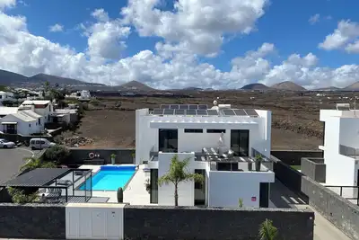 Image de Villa exclusive avec piscine dans un emplacement idéal à Puerto del Carmen