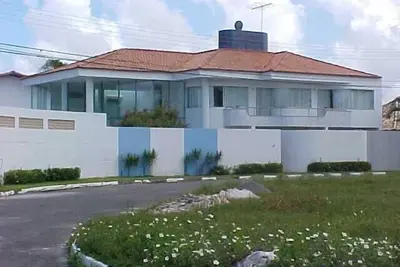 Image de Classe A - loisirs avec élégance, le statut, la fonctionnalité, piscine et barbecue