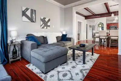 Image de Sud de Portland restauré victorienne, deux blocs de parc et de la rivière Clackamas, 11 miles du centre