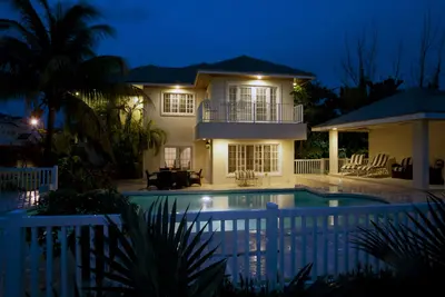 Image de Belle maison près de Saunders Beach! RÉSERVEZ Maintenant Et Obtenez Le PROPRIÉTAIRE RÉDUCTION SPÉCIALE