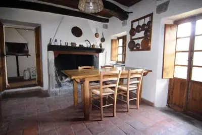 Image de Maison ancienne dans le village, dans la verdure, équipée de tout, pour couples ou familles de 5 personnes