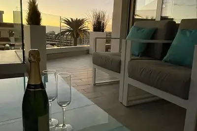 Image de Apt spacieux/design moderne/vue océan/plage 300m/large terrace/piscine chauffée