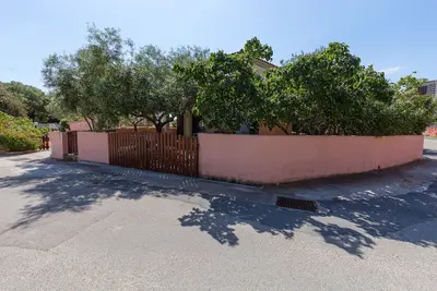 Image de Appartement de deux pièces avec jardin indépendant.