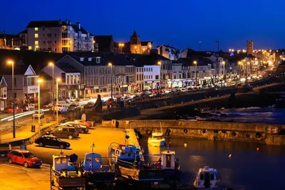 Image de Inspiré sur le bal de finissants près de la plage et du club de golf de Portstewart