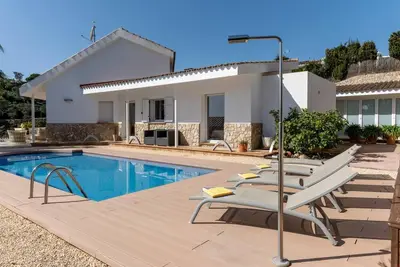 Image de Yuta by Danlux Invest. Villa avec jardin et piscine privée