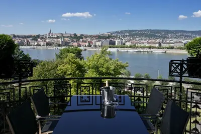 Appartement moderne avec une vue imprenable sur le Danube et les montagnes