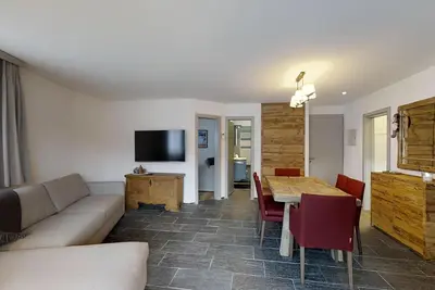 Image de Appartement de 3 pièces au rez-de-chaussée, environ 90 m2.