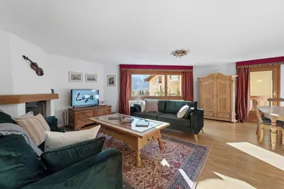 Image de Appartement ensoleillé et spacieux de 3½ chambres au premier étage, 110m2, orien