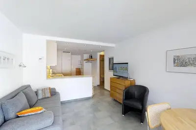 Image de Beau et lumineux appartement rez de chaussée de 3 chambres.