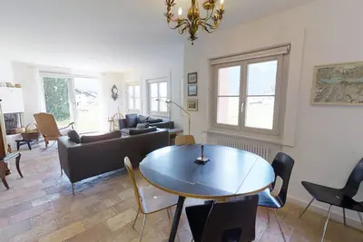 Unique appartement de 3 pièces ½ au rez de chaussée.