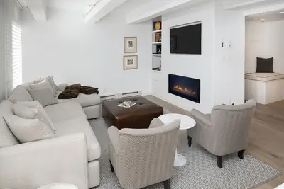 Image de Condo idéalement situé à 5 minutes à pied de la place Lionshead