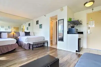 Image de Étapes centrales abordables de la plage et du canal