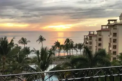 Image de Vue panoramique au 6ème étage. Brad & Joey - Villa La Estancia