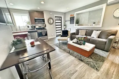 Image de Luxueux appartement privé - cuisine complète, blanchisserie, 4 couchages, emplacement de choix!